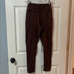 Aerie Brown Leggings with High-Waisted Tapered Design